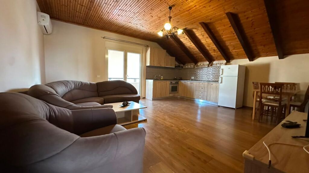Apartament 3+1 per qira tek Xhamlliku