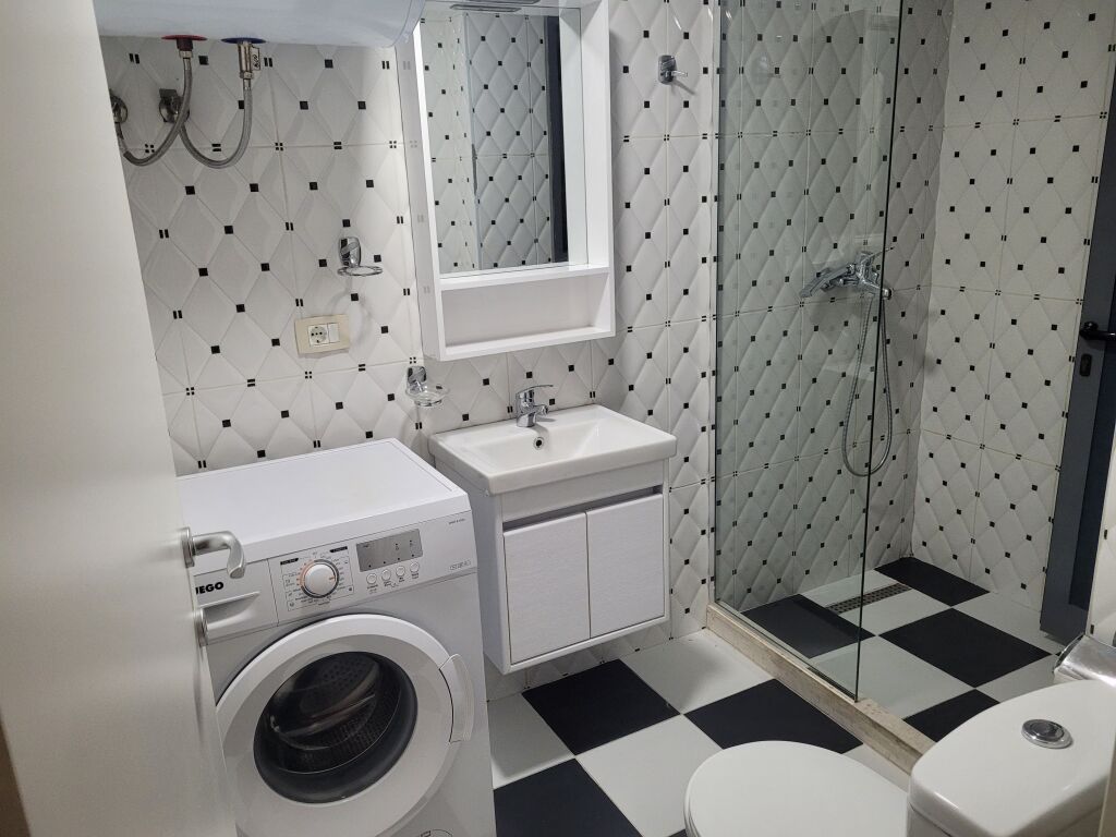 JEPET ME QERA APARTAMENT 2+1 – PRANË PRESIDENCËS