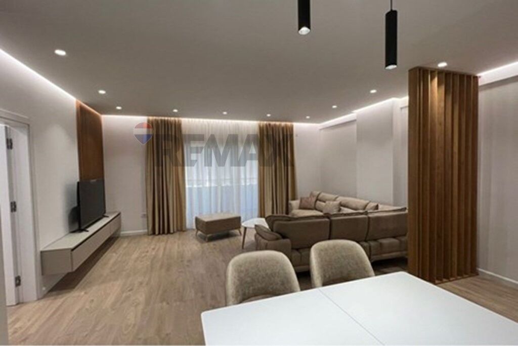 Jepet me qera apartament 2+1+2 tek Zogu i zi  