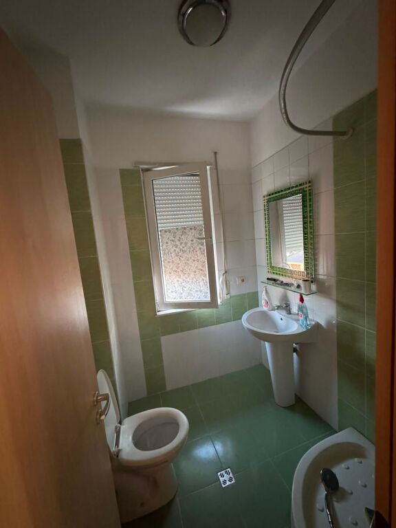Jepet me qira apartament 2+1+2