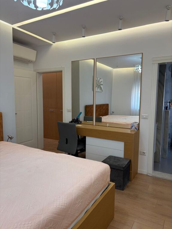 Jepet  me qera super apartament  2 +1  ne Myslym Shyri