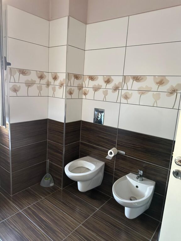 Appartamento Con Vista Mare E Porto 3+1+2 In Affitto, Durazzo!