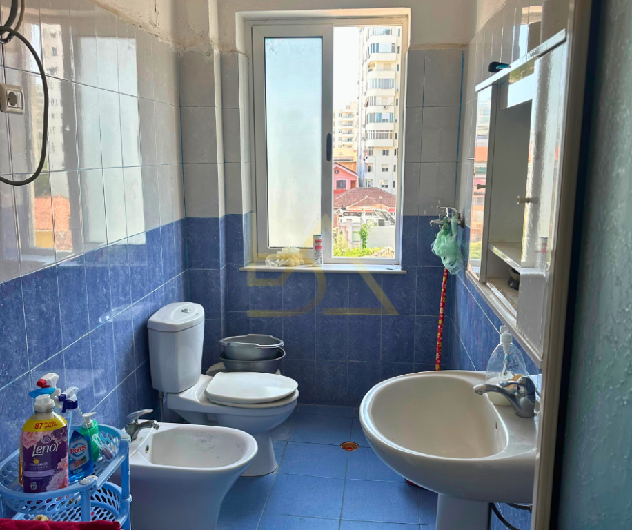 SHITET APARTAMENT 2+1 – BULEVARDI, DURRËS