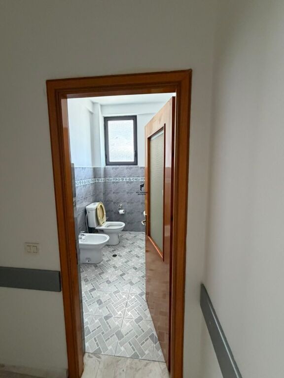 ZYRE ME QERA 200 M2 OXHAKU 200.000 LEKE FH-89509