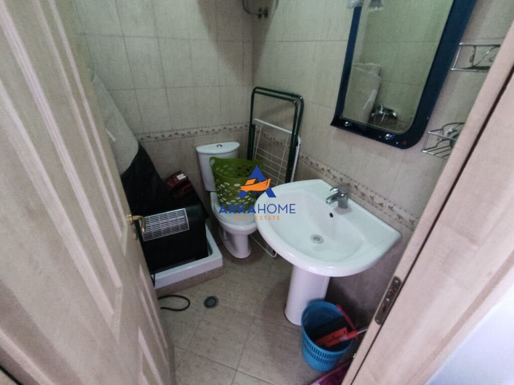 JEPET ME QERA APARTAMENT 2+1+BALLKON "RR. FORTUZI, PËRBALLË MINISTRISË SË DREJTËSISË" 70.000 LEKE