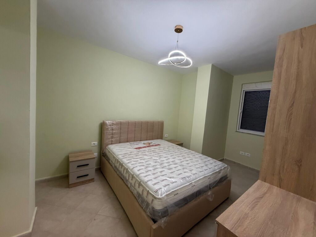 Shitet Apartament 1+1 kati 4 banim