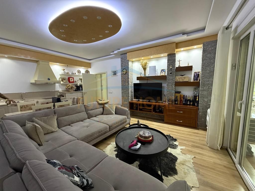 SHITET APARTAMENT 2+1 TEK LIQENI I THATE