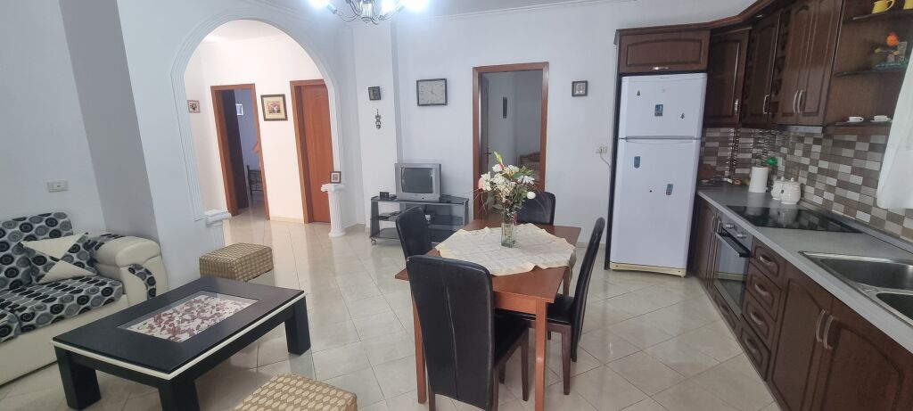 Shtepi private 400 euro ne kombinat