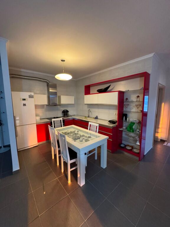 Jepet me qira apartament 2+1+2