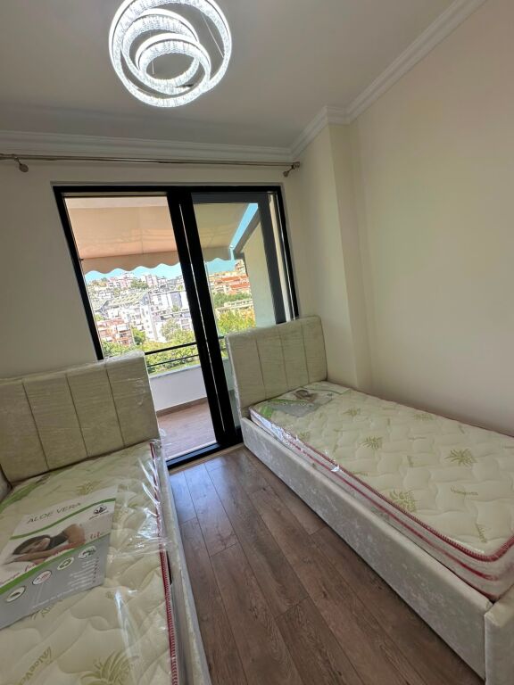 SHITET APARTAMENT 2+1 ME PAMJE NGA LIQENI– Liqeni i Thatë 🌿 📐 Sip. neto: 77.6 m² 🌿 Verandë: 17.3 m² 🏢 Sip. të përbashkëta: 11.6 m² 📏 Totale: 106.7 m²  🏢 Kati 4 🌅 Pamje nga liqeni 💶 273 milion lek