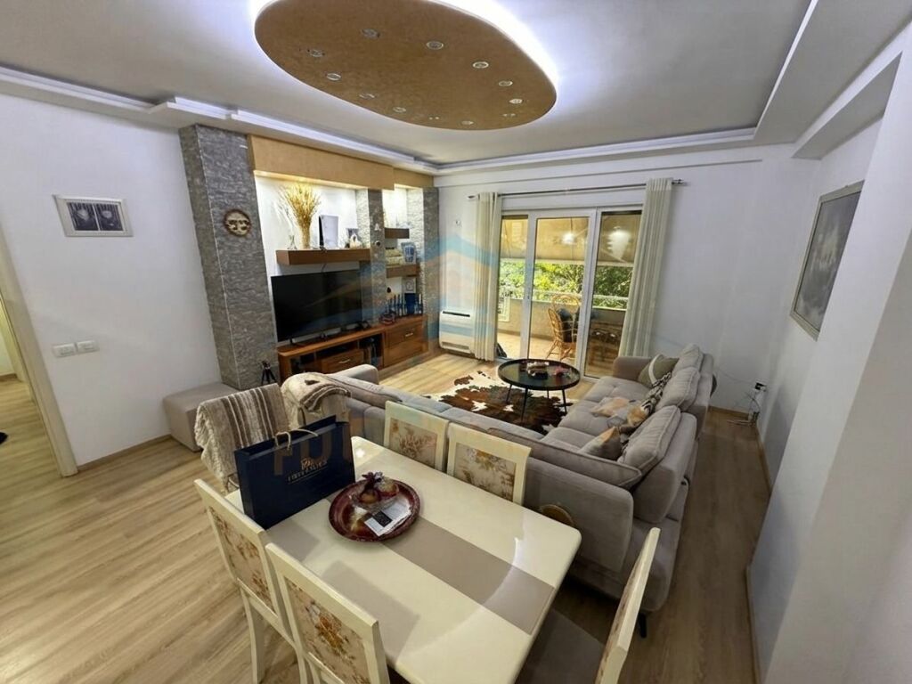 Shitet, Apartament 2+1+2 , Liqeni i Thatë, Tiranë.