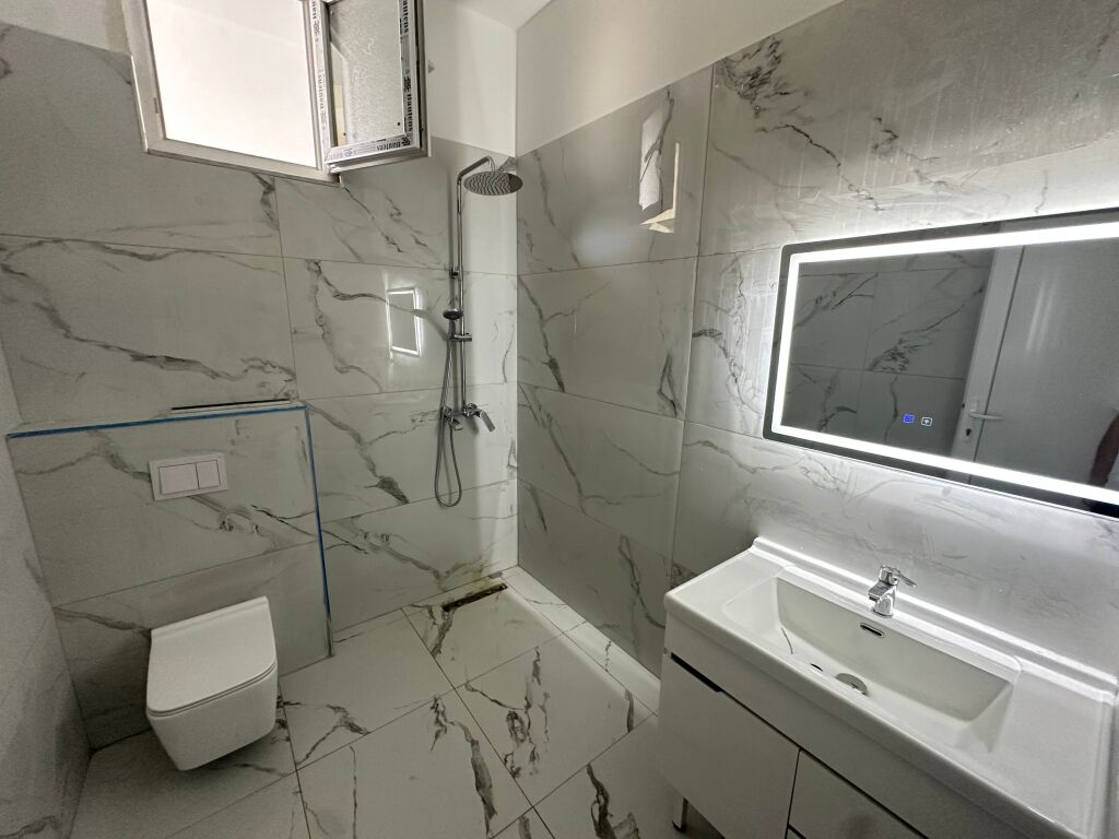 Apartament i ri per here te pare 40,000 leke me qira