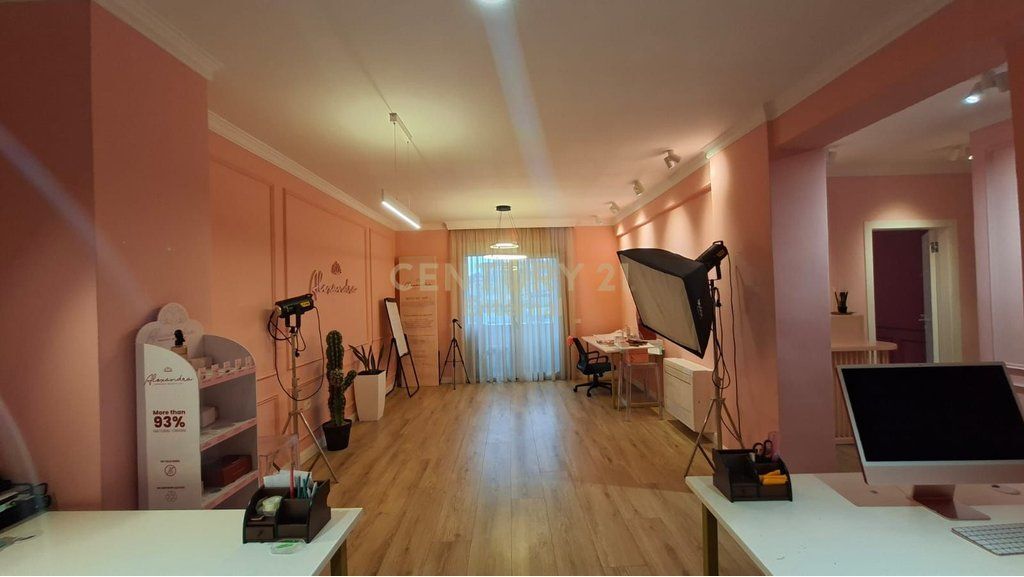 Locale commerciale in Affitto,