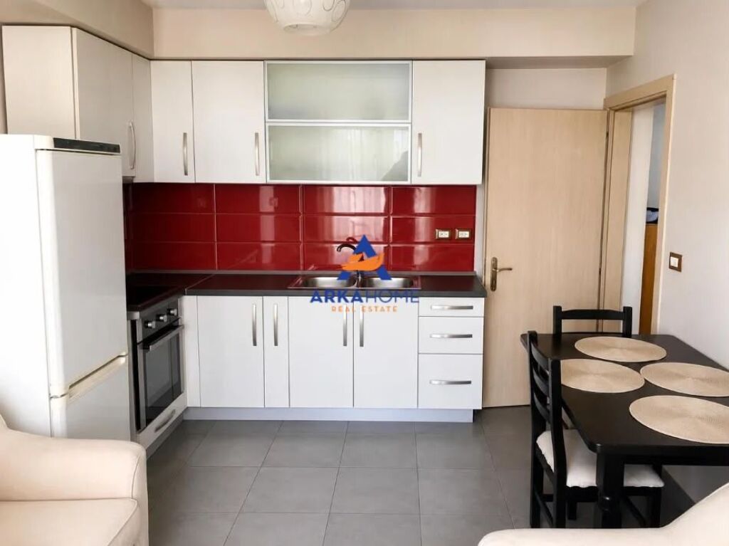 JEPET APARTAMENT 1+1+BALLKON ME QERA "PRANE SHKOLLES SE BASHKUAR" 45.000 LEKE
