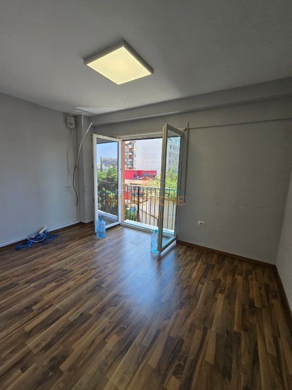 Qera, Ambient për Zyra , Rruga Frosina Plaku, Tirane
