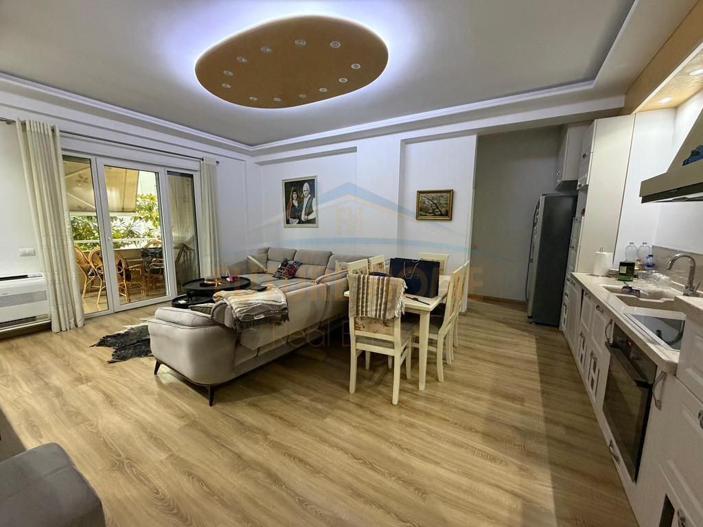 In vendita, Appartamento 2+1+2, Lago Secco, Tirana, CON VISTA LAGO