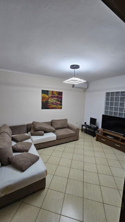 ruga Ferit Xhajko,pas Tirana Bank jepet me qera apartament , 2+1, 550Euro