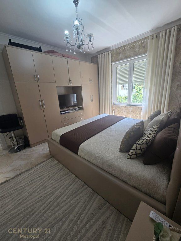 Appartamento moderno 2+1+2 con parcheggio, in affitto vicino al Giardino Botanico 1.100 € /Mese