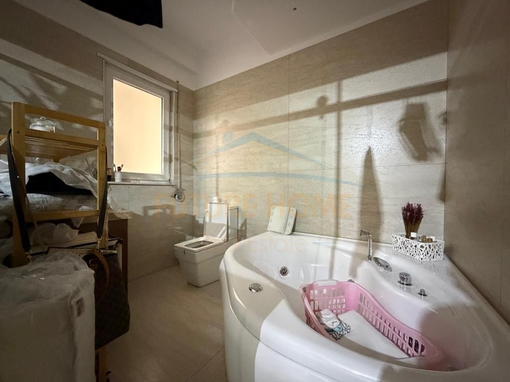Shitet, Apartament 2+1+2 , Liqeni i Thatë, Tiranë.