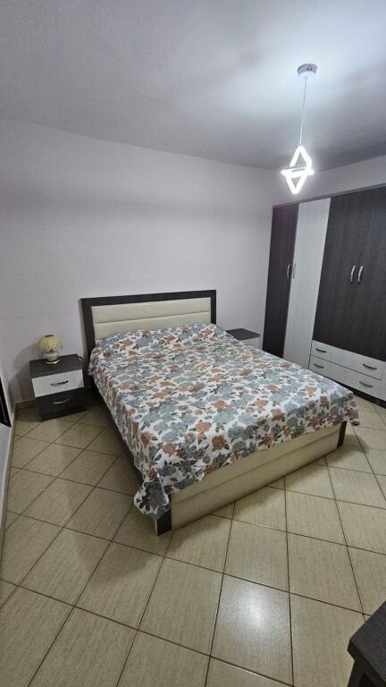 ruga Ferit Xhajko,pas Tirana Bank jepet me qera apartament , 2+1, 550Euro