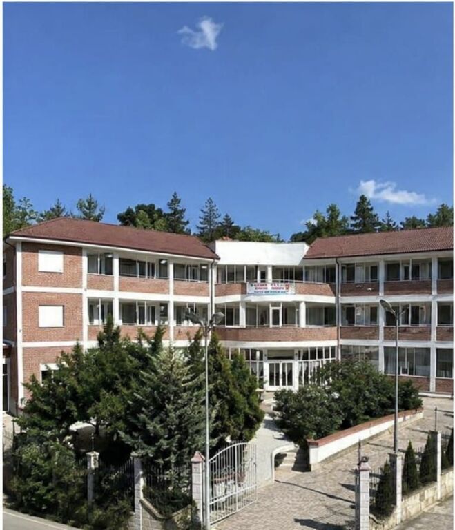 BUSINESS PREMISES. 500000 LEKE.FRESK