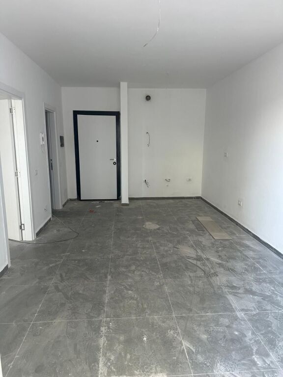 SHITET APARTAMENT 1+1 me Verand UNIVERS CITY