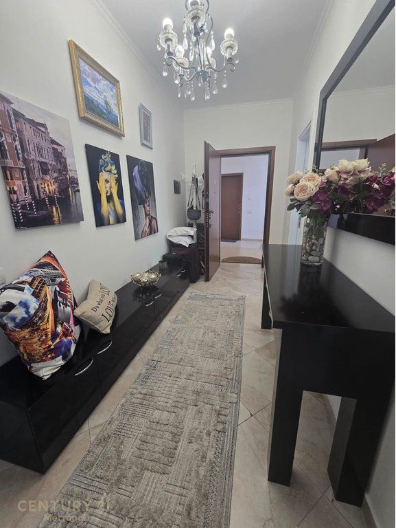 Appartamento moderno 2+1+2 con parcheggio, in affitto vicino al Giardino Botanico 1.100 € /Mese