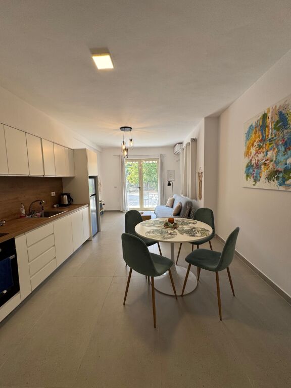 Shitet Apartament 1+1 Golem