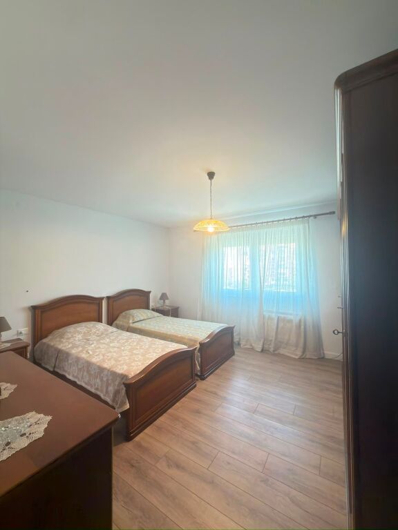 Jepet me qira apartament 2+1+2+parking tek Komuna e Parisit
