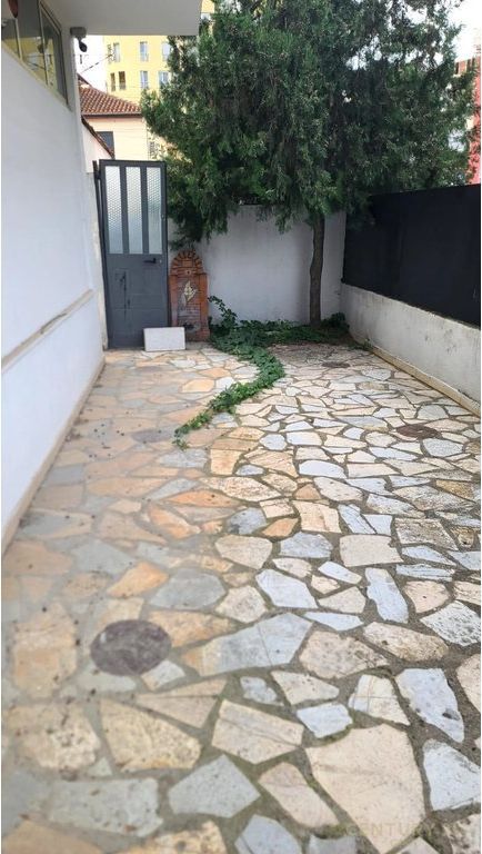 Hapësirë multifunksionale Me Qira te Globe, Tiranë - 3200€ | 600 m²