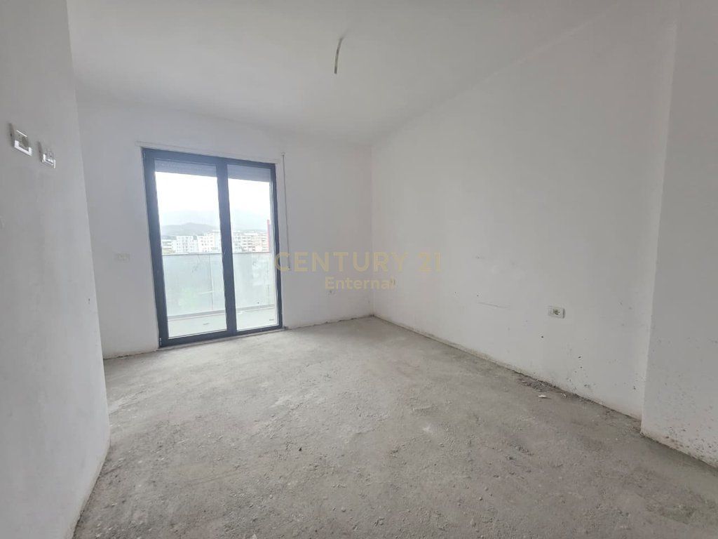Apartament 2+1 per shitje ne Porcelan
