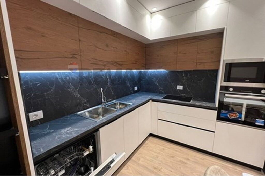 Jepet me qera apartament 2+1+2 tek Zogu i zi  
