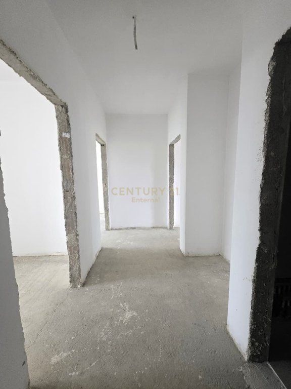 Apartament 2+1 per shitje ne Porcelan