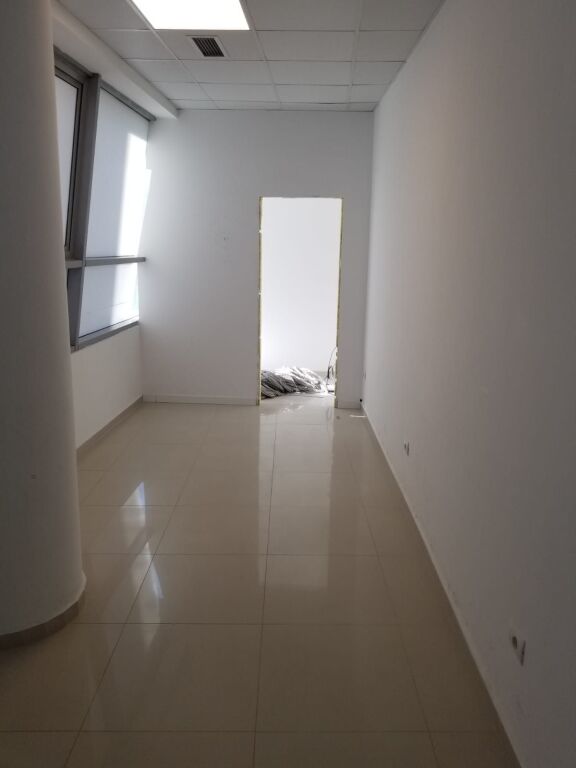 Jepet me qira ambient biznesi – Pranë Shkollës “Ismail Qemali”