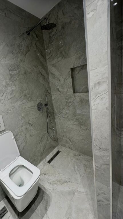 Shitet apartament 2+1