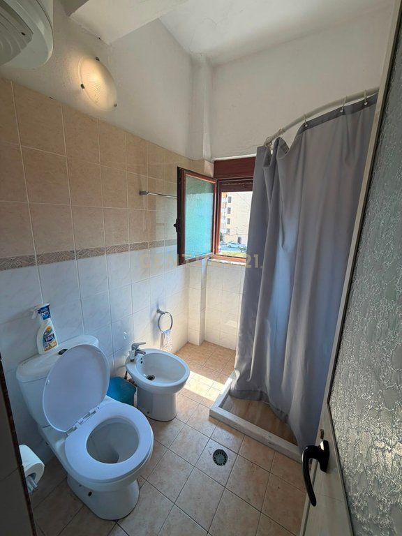Apartament 3+1 me qira tek Stadiumi ,Durres !!