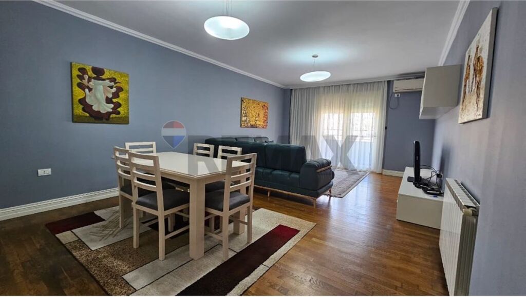 Apartment 2+1 for rent at Willson square.