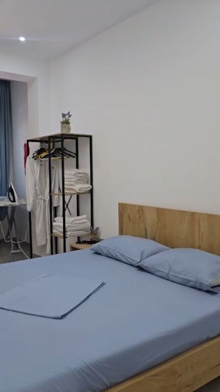 Appartamento 1+1 con arredamento moderno in vendita per investimento, nel centro di Librazhd 80.000 €