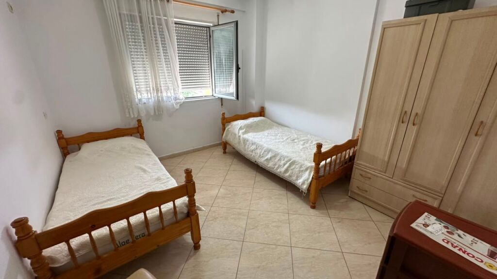 Jepet apartament 2+1+2 me qira – Rruga Fotuzi