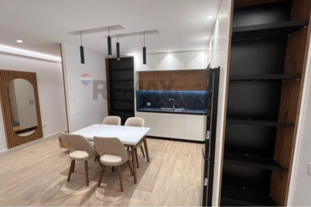 Jepet me qera apartament 2+1+2 tek Zogu i zi  