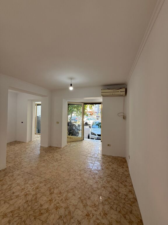 NEGOZIO+MONOLOCALE IN VENDITA