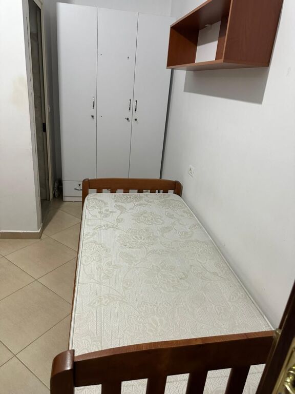 Garsionere 28000 leke. Fakulteti ekonomik