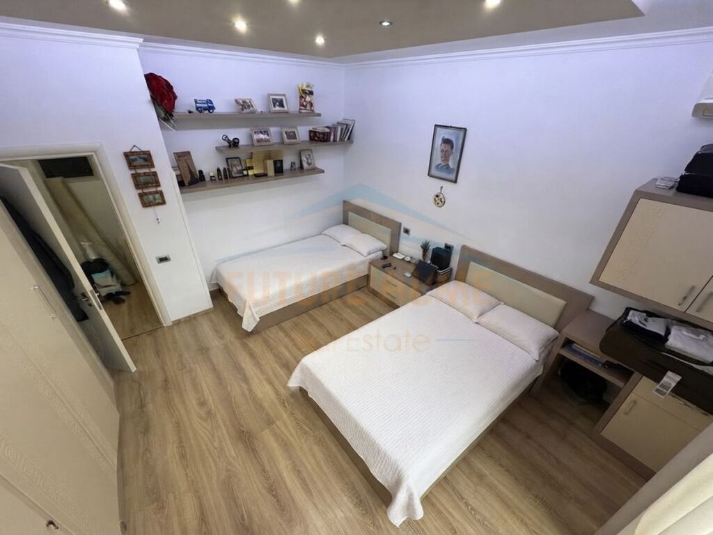 Shitet, Apartament 2+1+2 , Liqeni i Thatë, Tiranë.