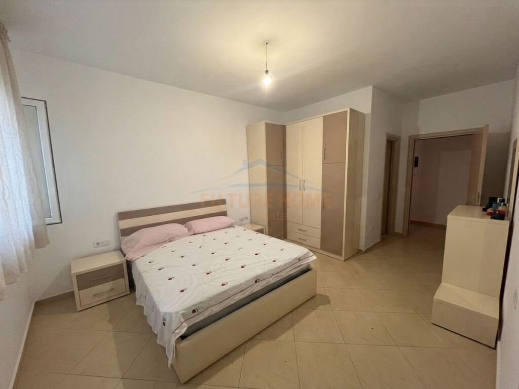 Shitet, Apartament 2+1+2, Unaza e Re