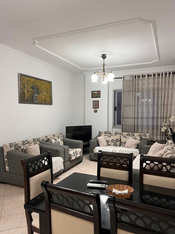Jepet me qira 2+1+1 Astir prane Oslos 500 mije leke