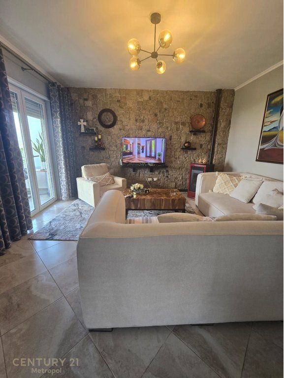 Apartament modern 2+1+2 me parkim, me qira pranë Kopshtit Botanik 1,100 € /Muaj