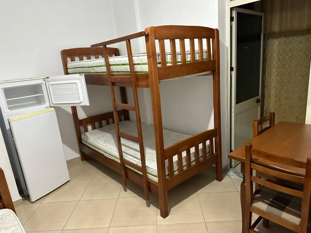 Garsionere 28000 leke. Fakulteti ekonomik