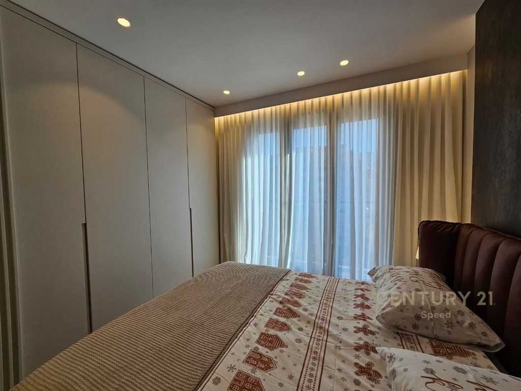Ofrojme apartament 1+1 dhe post post parkimi per qira tek Rruga Barrikadave ! 1,200 € /Muaj