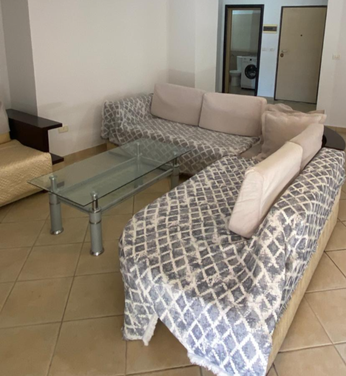 Appartamento 2+1+Veranda in vendita al Rondò ad Astir, Yzberisht.