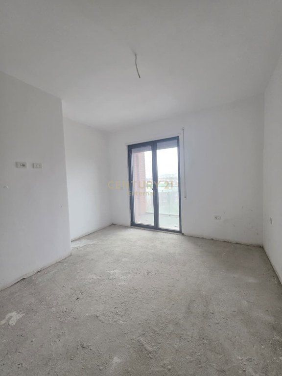 Apartament 2+1 per shitje ne Porcelan